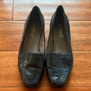 Michelle D Navy Blue Crocodile Pattern Loafers Size 8